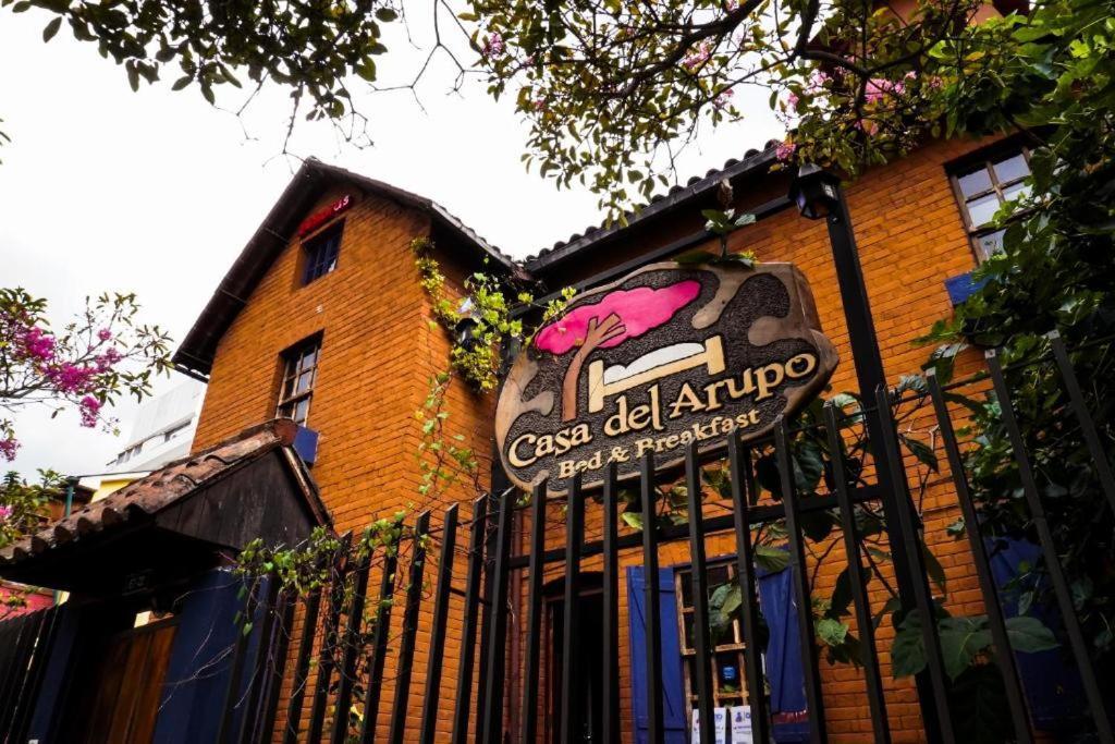 Casa Del Arupo Hostel Кито Екстериор снимка