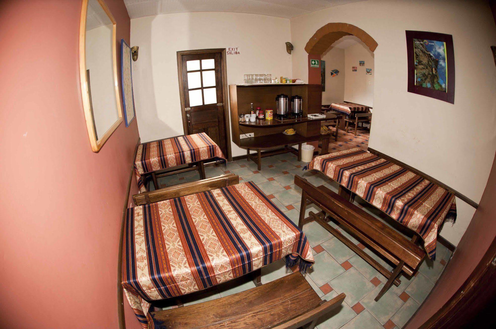 Casa Del Arupo Hostel Кито Екстериор снимка